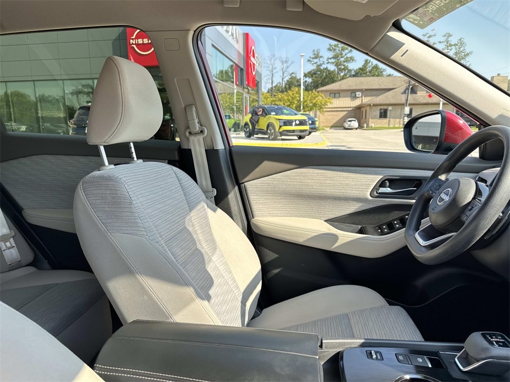 2023 Nissan Rogue SV photo 6