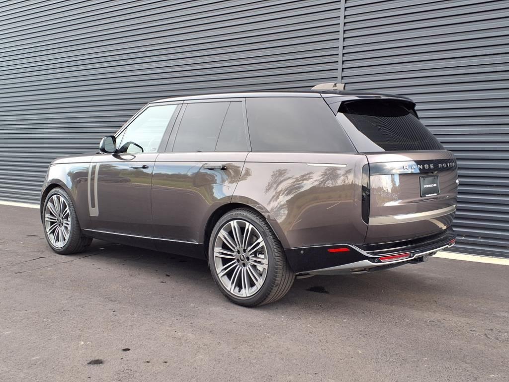 2023 Land Rover Range Rover SE photo 3