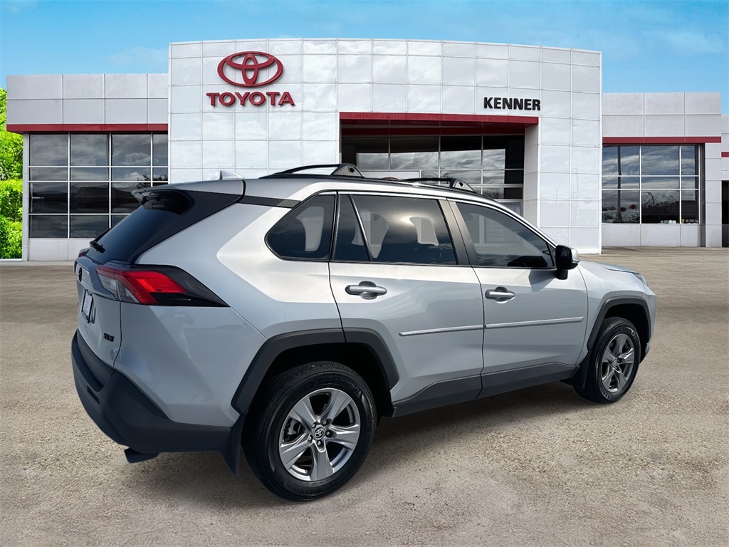 2024 Toyota RAV4 XLE photo 2