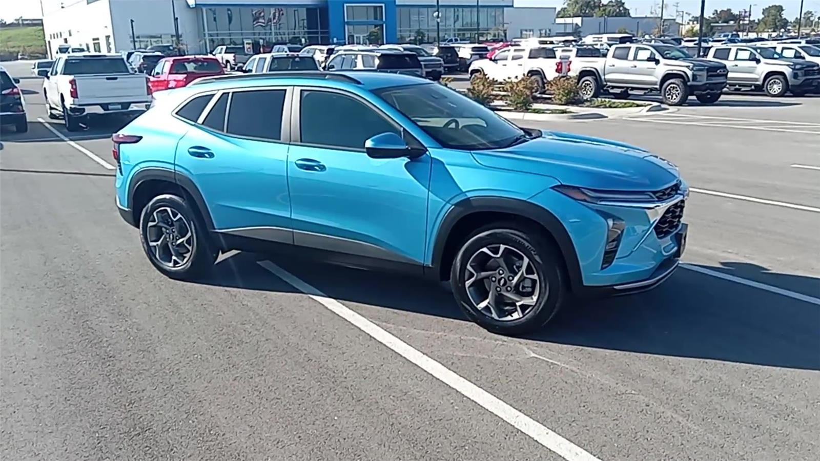 2026 Chevrolet Trax LT photo 2