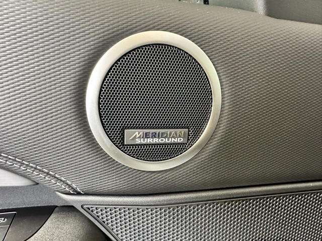 2025 Land Rover Discovery SE photo 11