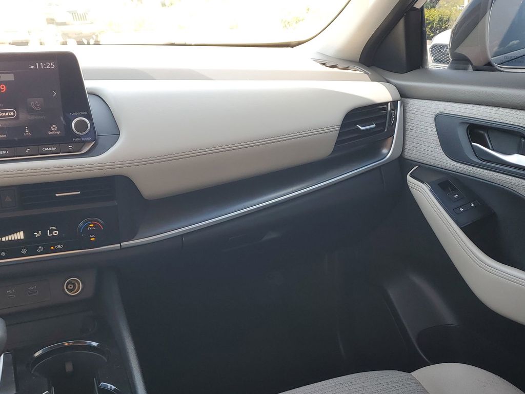 2023 Nissan Rogue SV photo 26
