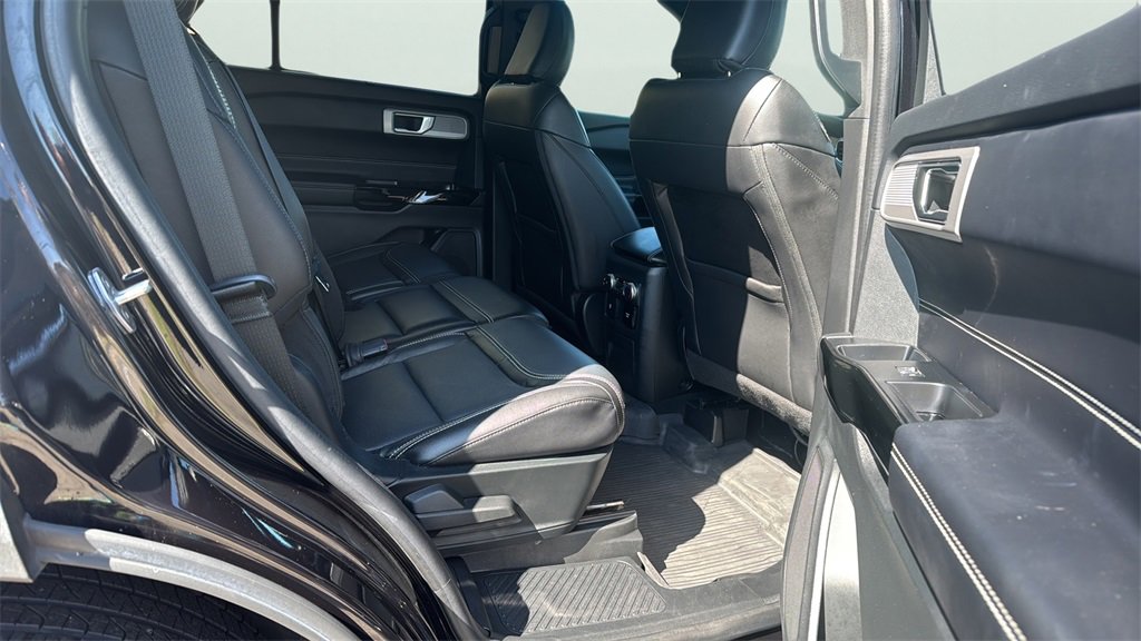 2022 Ford Explorer ST photo 12