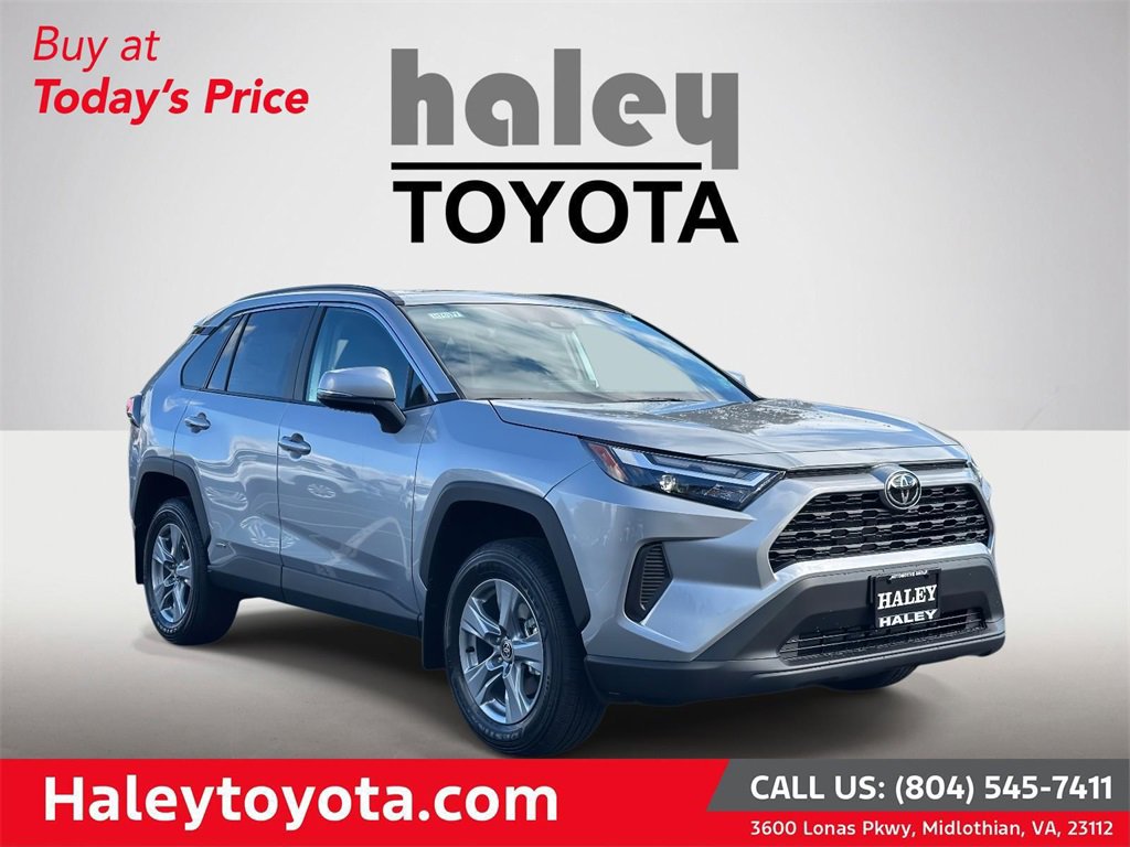 2025 Toyota RAV4 XLE's photo