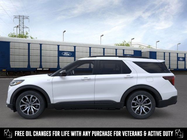 2025 Ford Explorer ST-Line photo 2