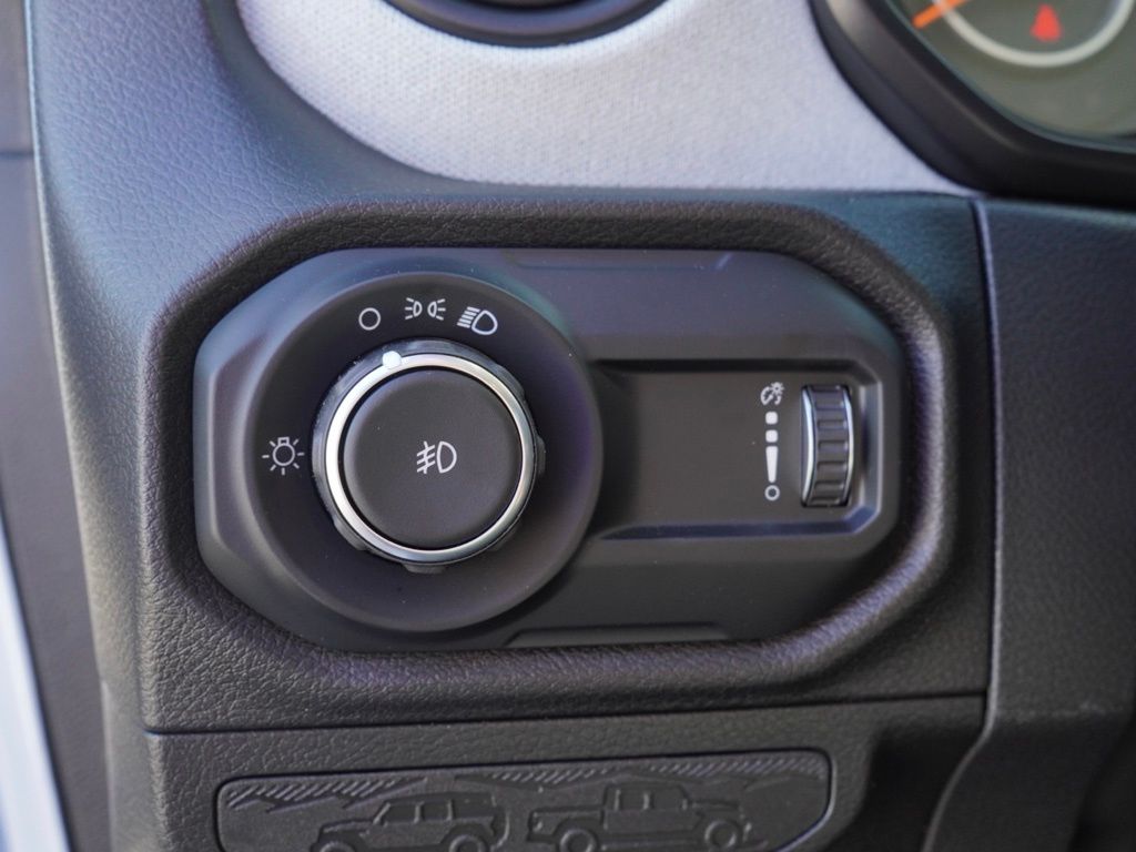 New 2026 Bright White Clear-Coat Exterior Paint Jeep 4-Door Sport S image 12