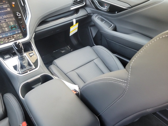 2025 Subaru Outback Touring photo 12