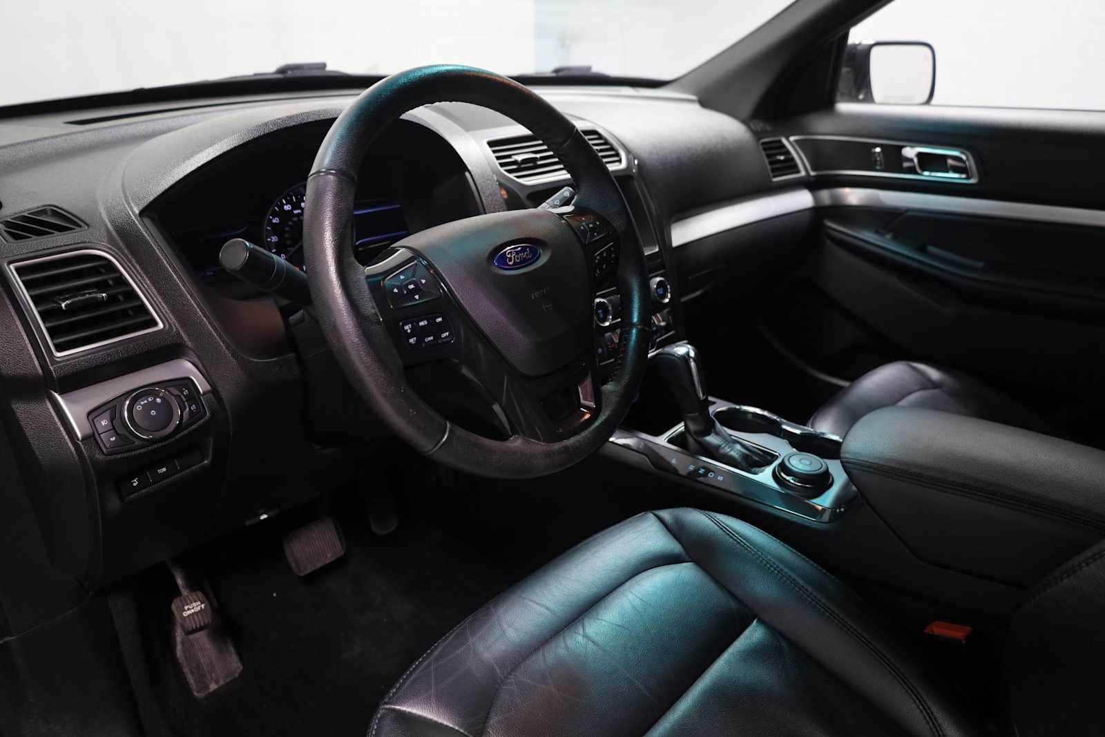 2017 Ford Explorer XLT photo 3
