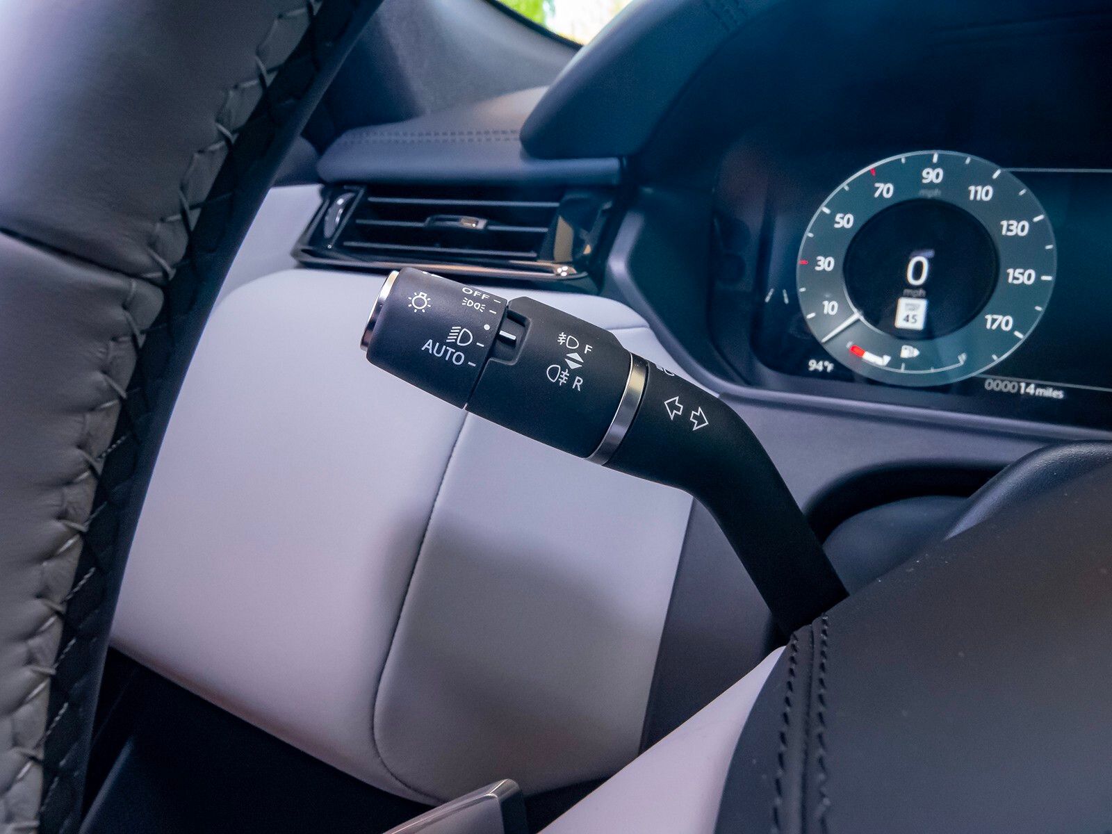 2026 Land Rover Range Rover Velar SE photo 12