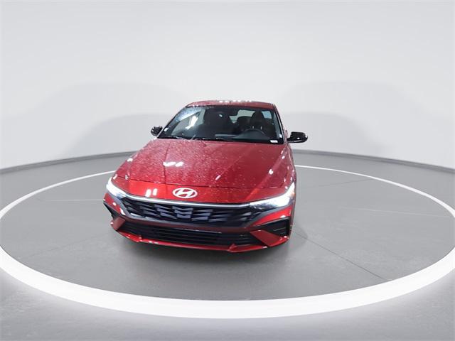 2025 Hyundai Elantra SEL Sport photo 3