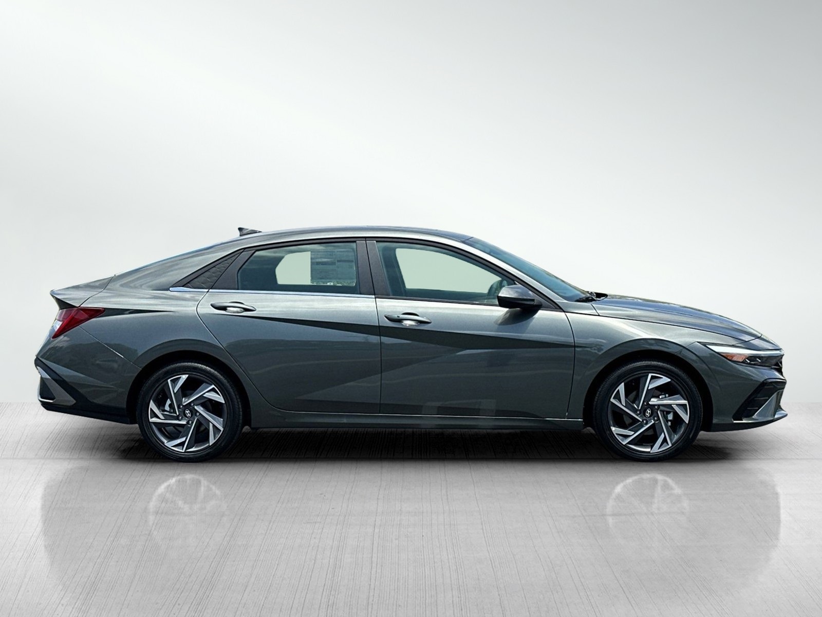 2025 Hyundai Elantra SEL Convenience photo 3