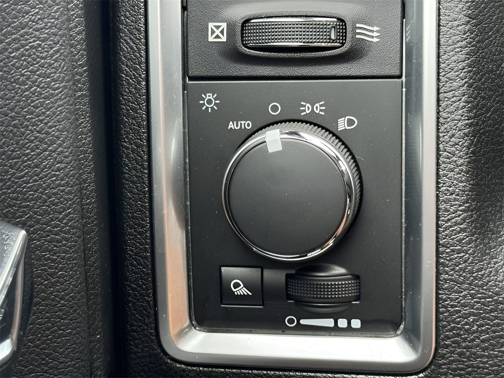 2021 Ram 1500 Classic Warlock photo 12
