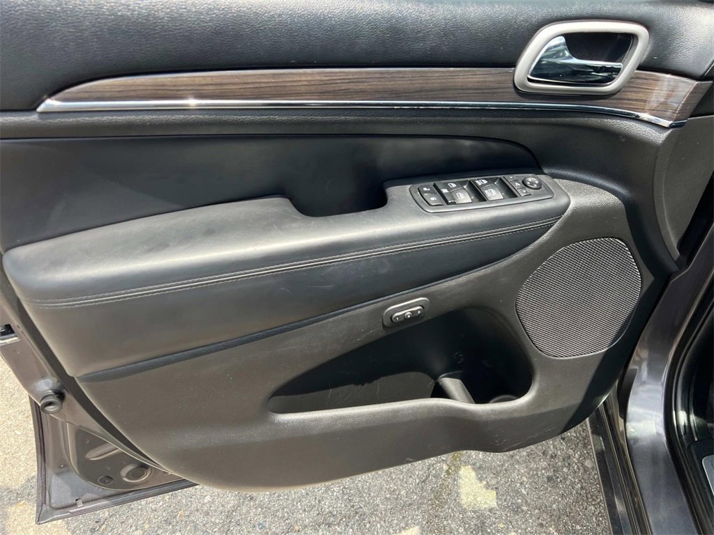 2018 Jeep Grand Cherokee Overland photo 12
