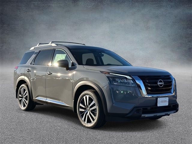 2025 Nissan Pathfinder Platinum's photo