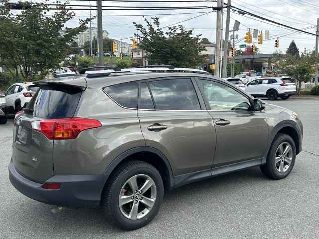 2015 Toyota RAV4 XLE photo 3