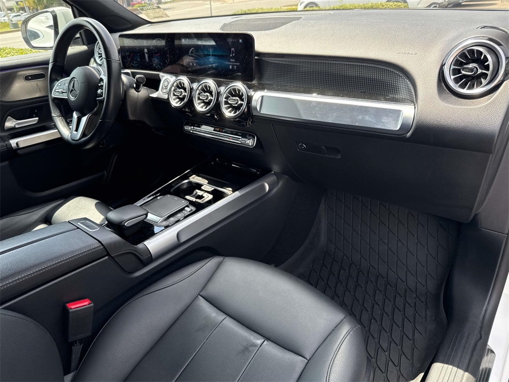2022 Mercedes Benz GLB 250 photo 9