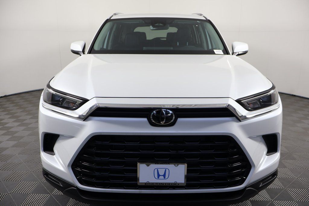 2024 Toyota Grand Highlander XLE photo 2