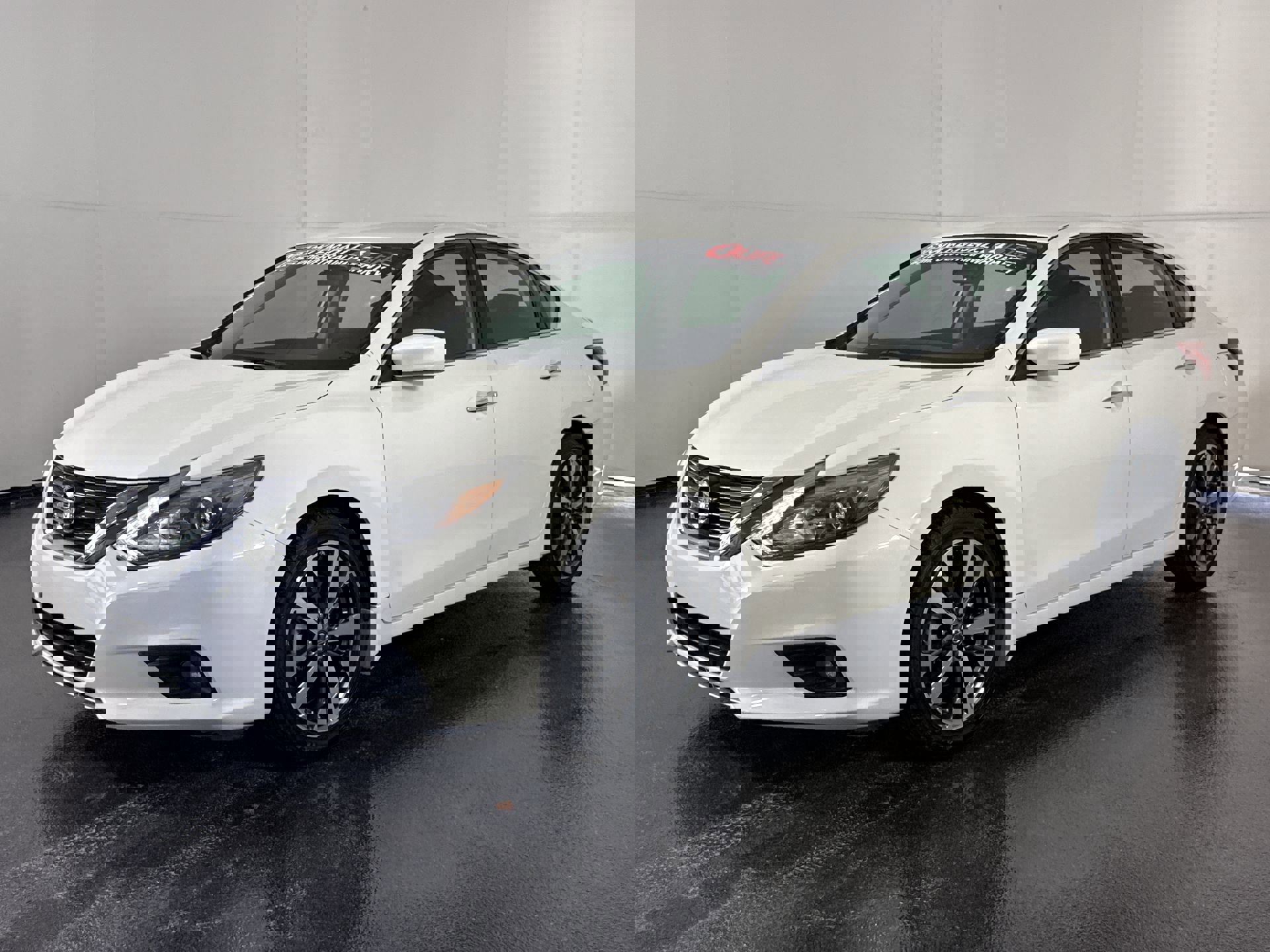 2017 Nissan Altima 2.5 SR photo 4