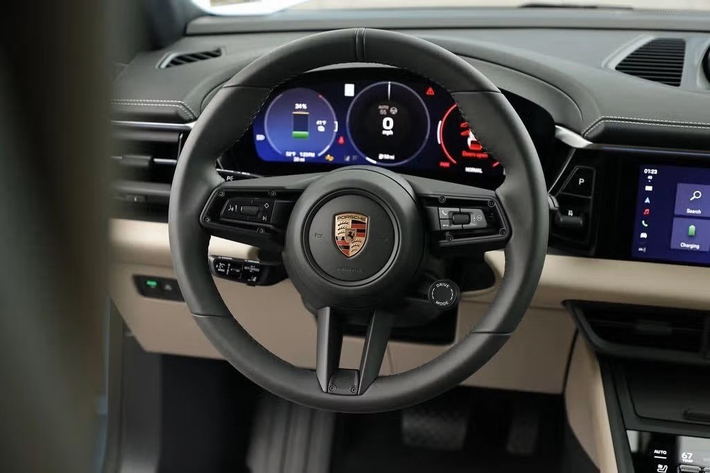 2025 Porsche Macan Electric photo 4