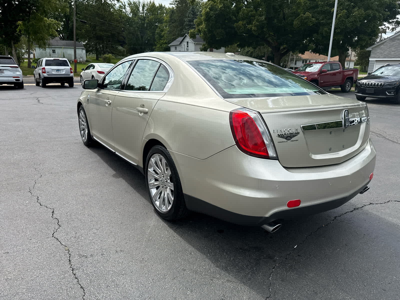 2011 Lincoln MKS photo 4