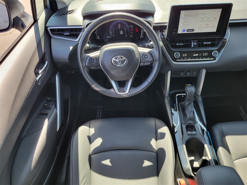 2023 Toyota Corolla Cross XLE photo 12