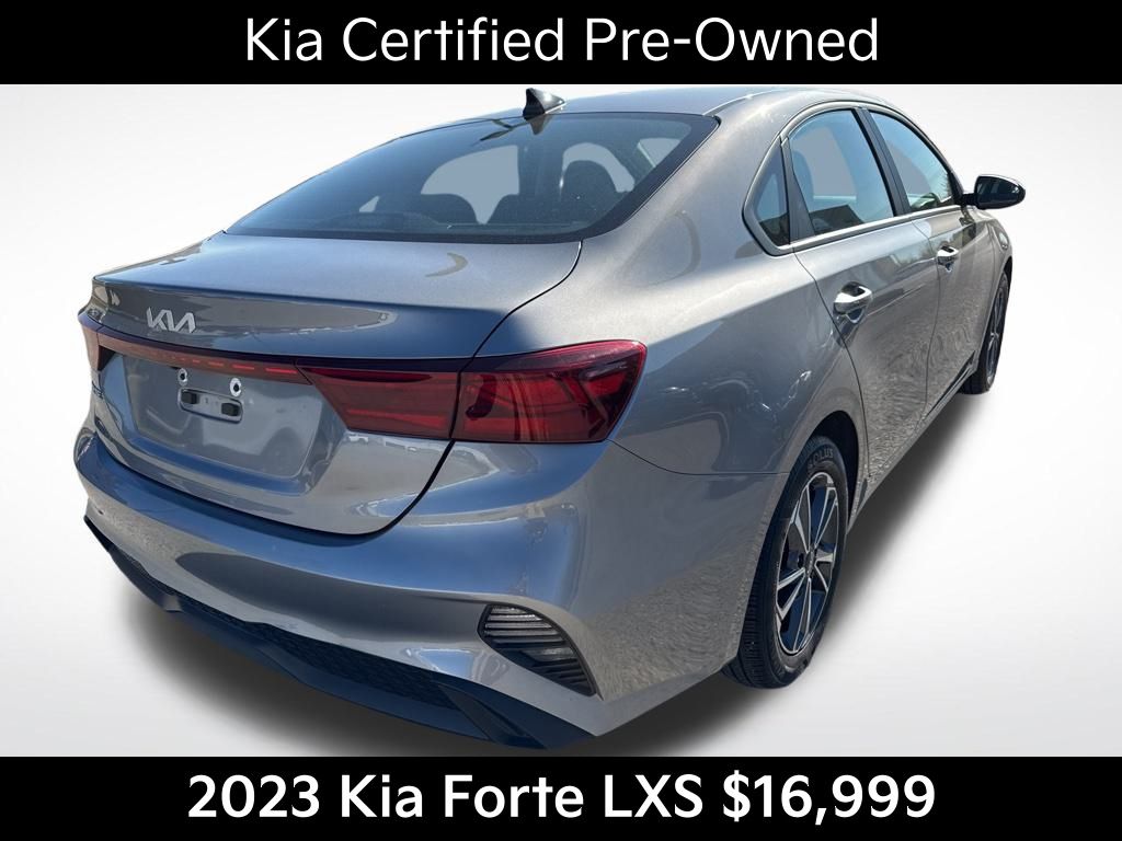 2023 Kia Forte LXS photo 3