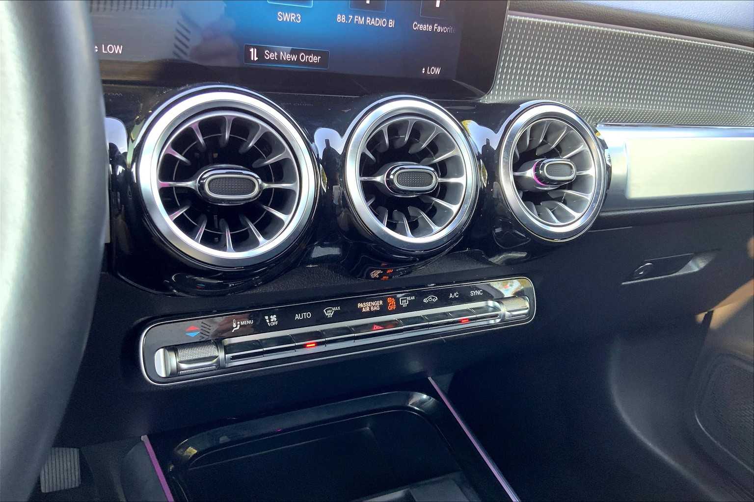 2022 Mercedes Benz GLB 250 photo 32