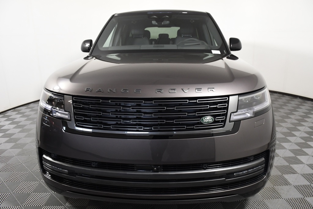 2025 Land Rover Range Rover SE photo 9