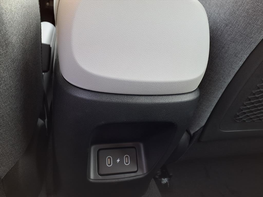 2025 Hyundai Elantra Limited photo 4