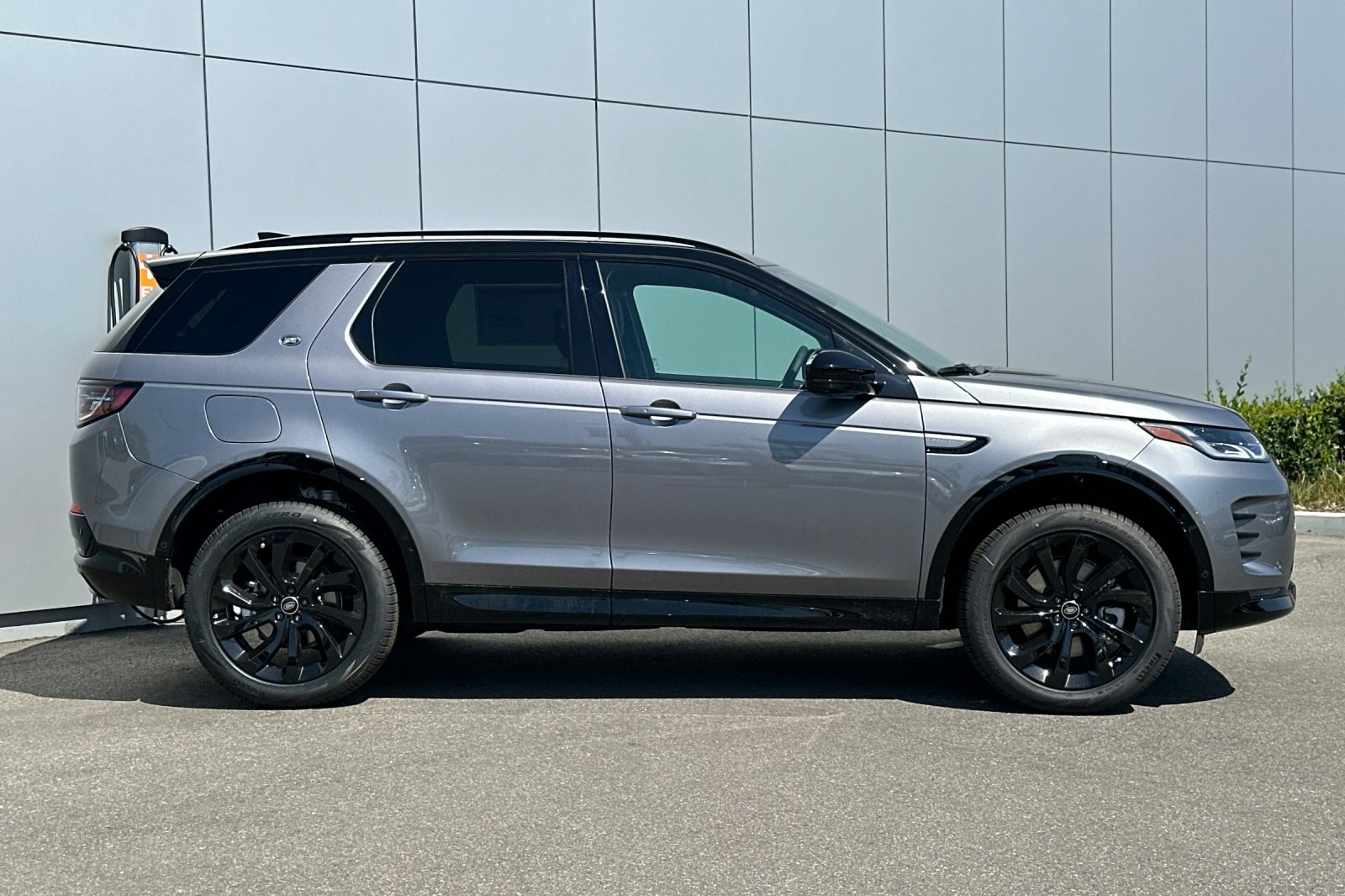 2025 Land Rover Discovery Sport SE photo 6