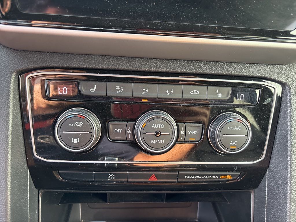 2023 Volkswagen Atlas Cross Sport V6 SE Technology photo 19