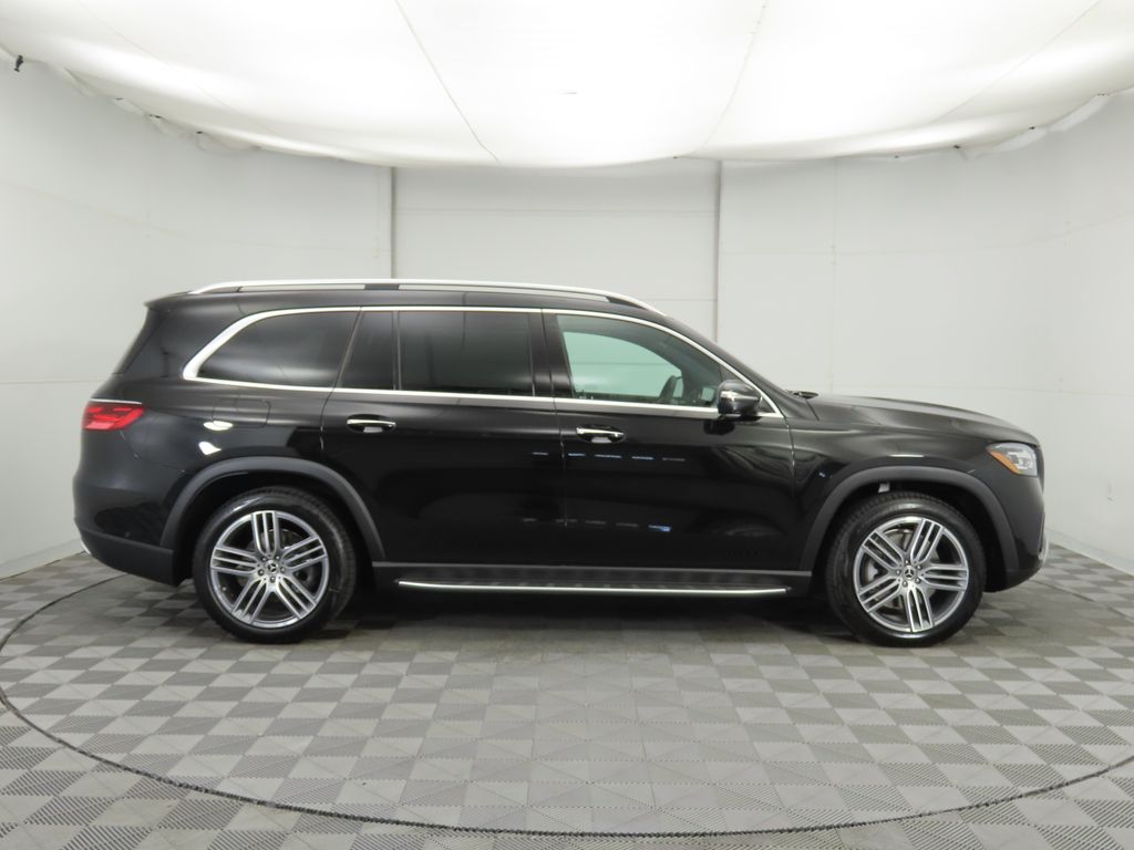 2025 Mercedes Benz GLS 450 4MATIC photo 4