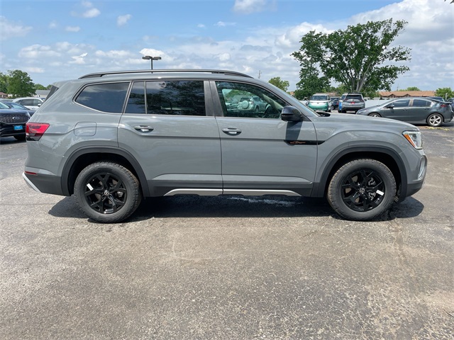 2025 Volkswagen Atlas Peak Edition SE Technology photo 24