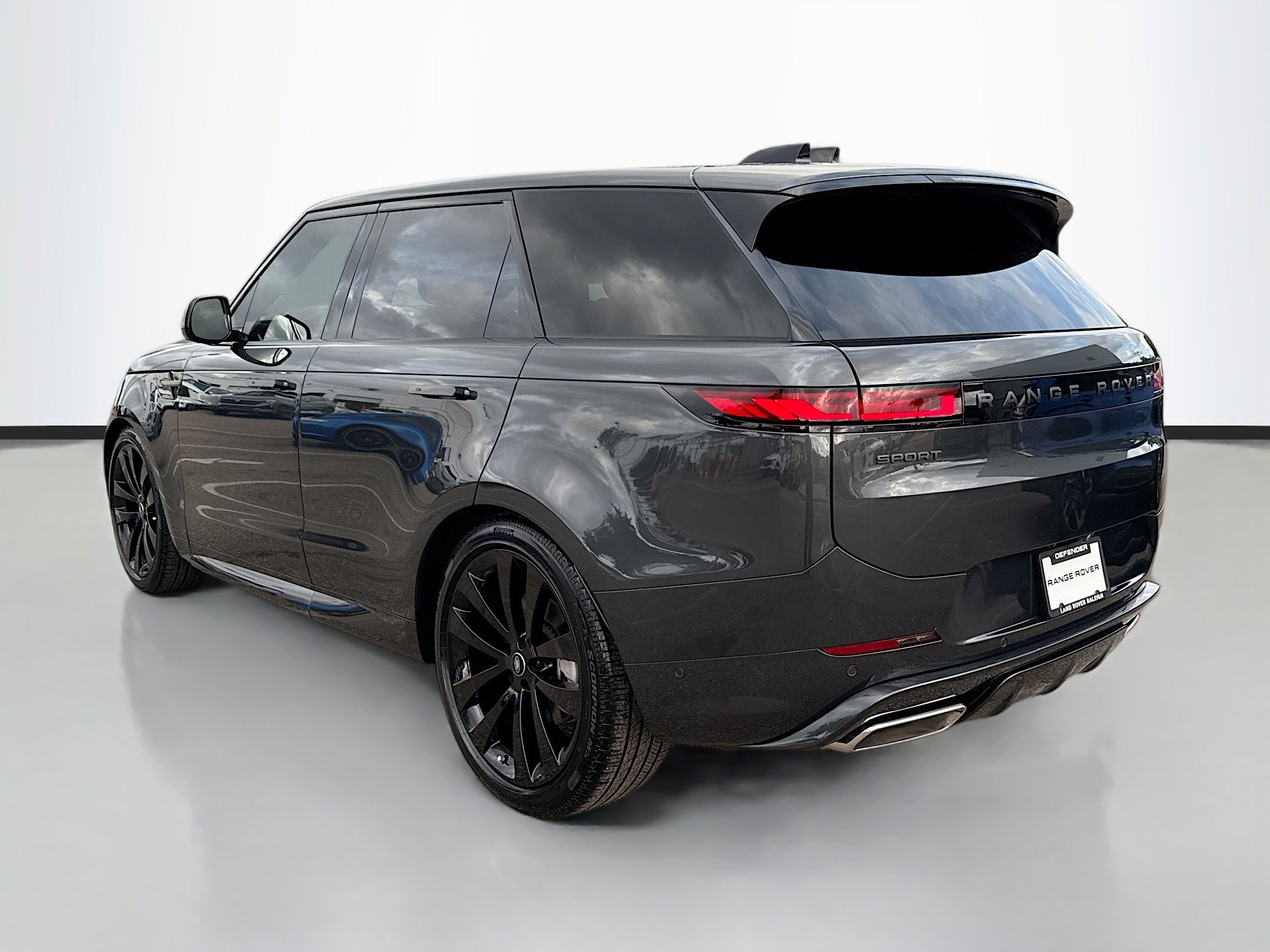 2025 Land Rover Range Rover Sport SE photo 3