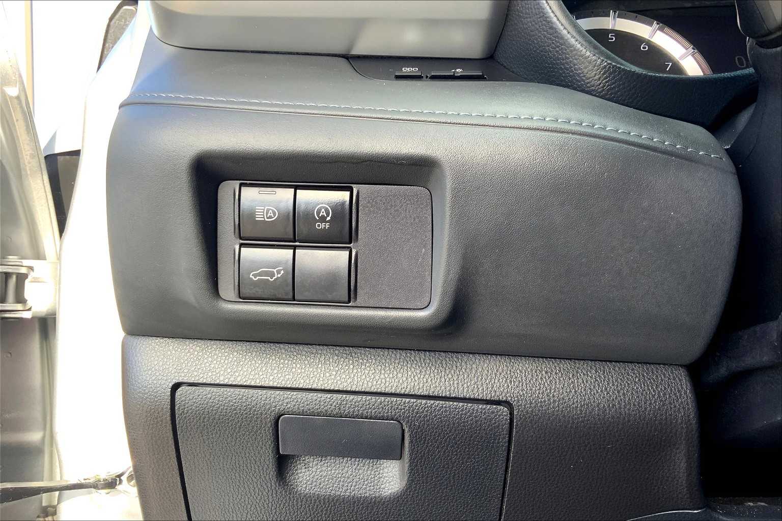 2024 Toyota Highlander LE photo 31