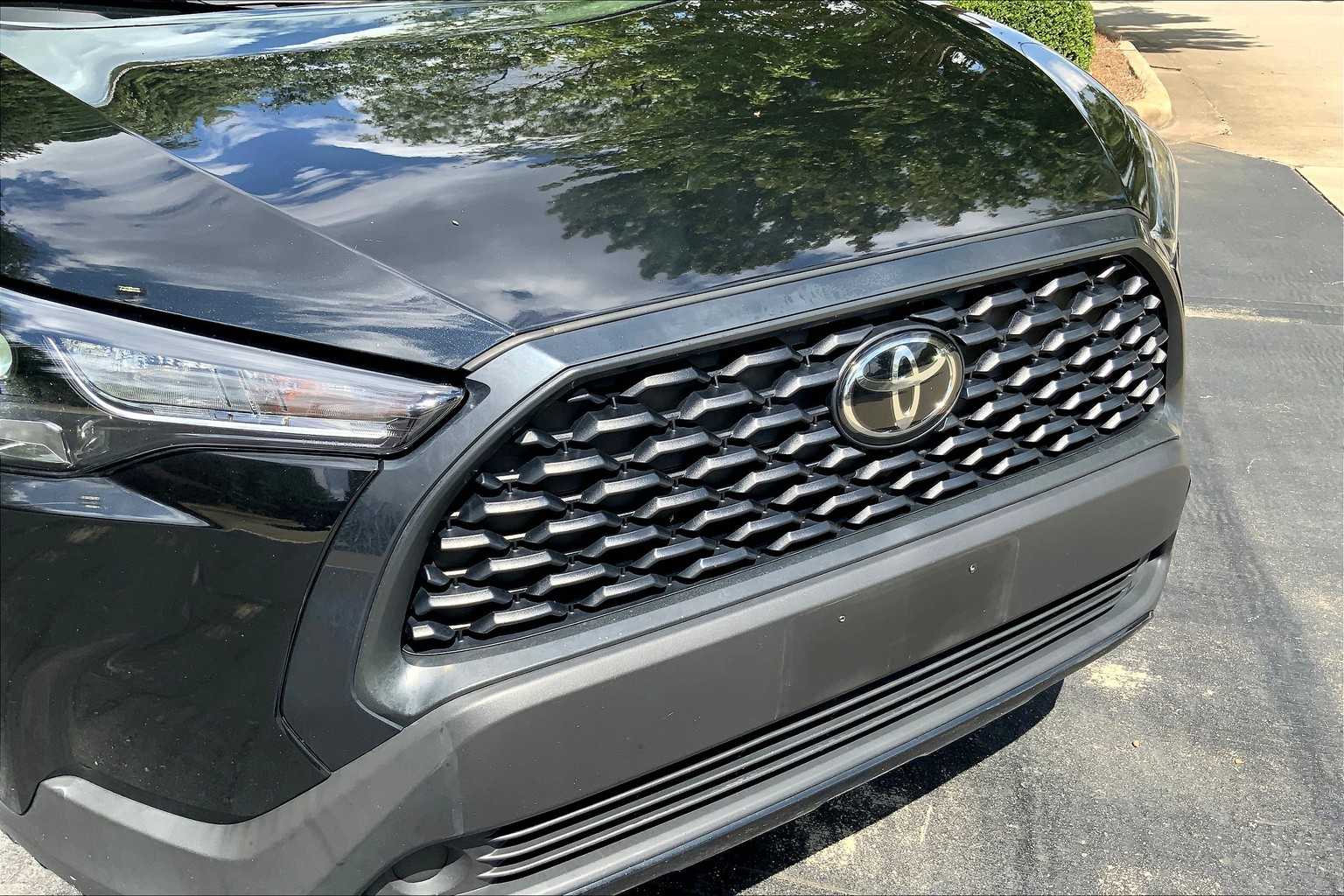 2022 Toyota Corolla Cross LE photo 29
