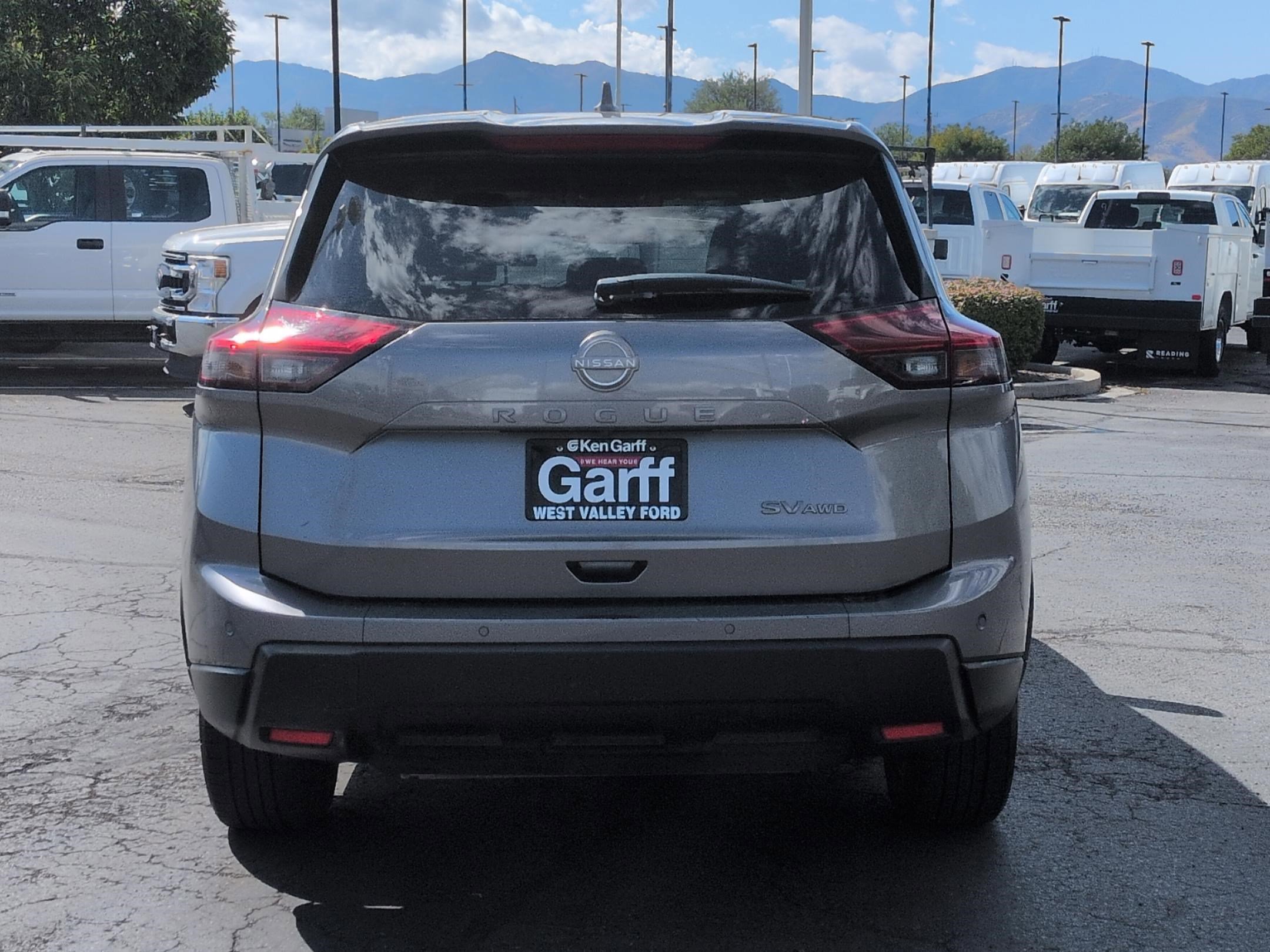 2024 Nissan Rogue SV photo 4