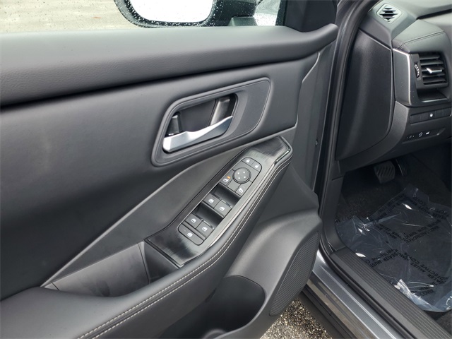 2026 Nissan Rogue SV photo 6