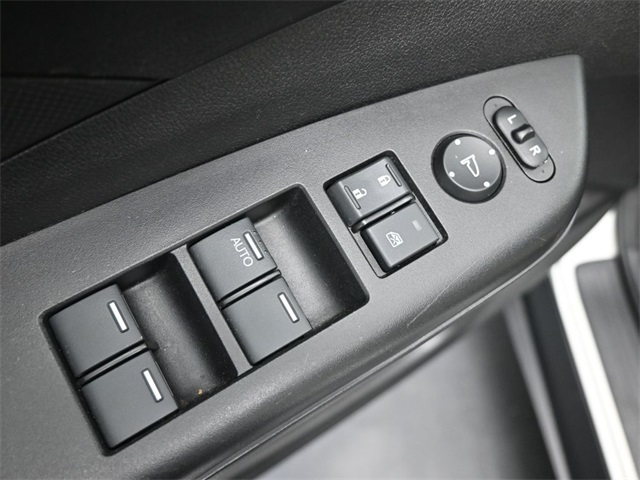 2015 Honda CR-V LX photo 9