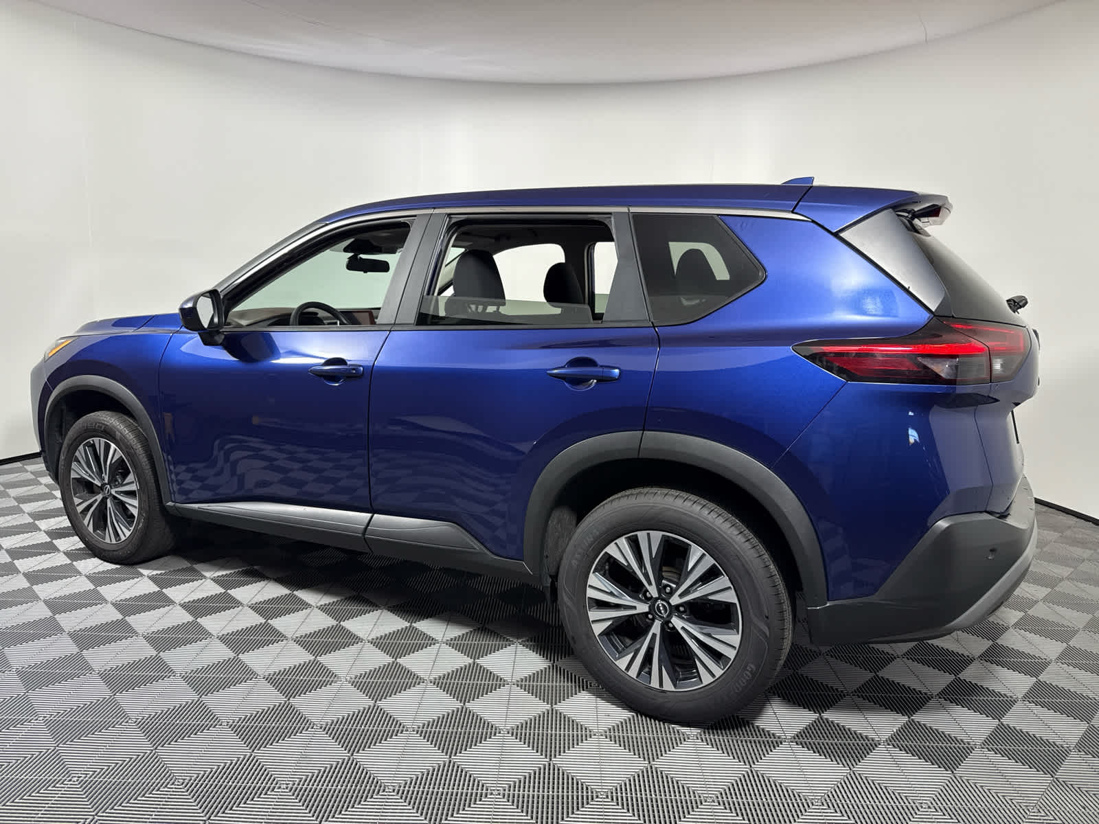 2023 Nissan Rogue SV photo 4