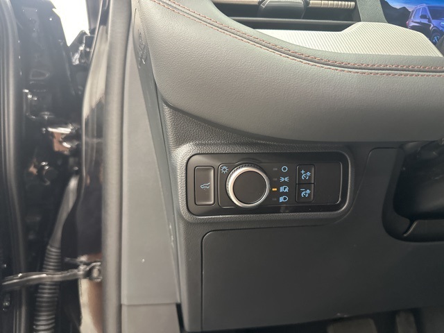 2025 Ford Explorer photo 16