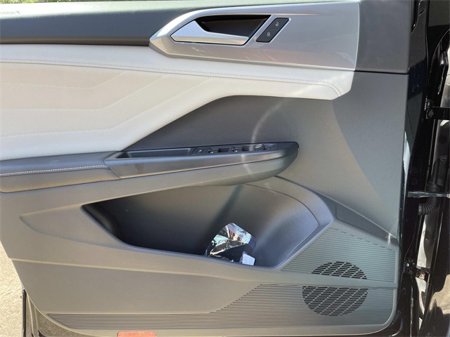 2025 Volkswagen Taos SEL photo 27