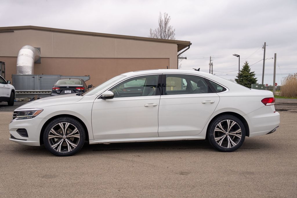 2021 Volkswagen Passat 2.0T SE photo 3