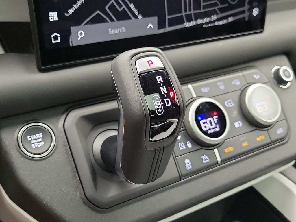 2025 Land Rover Defender 110 S photo 10