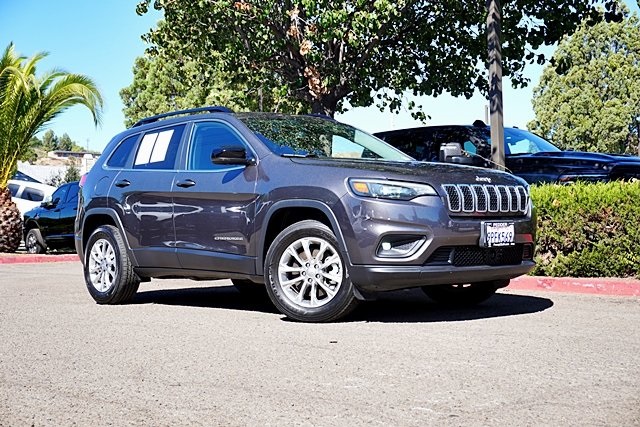 Certified Used 2022 Gray Jeep Latitude Lux image 1