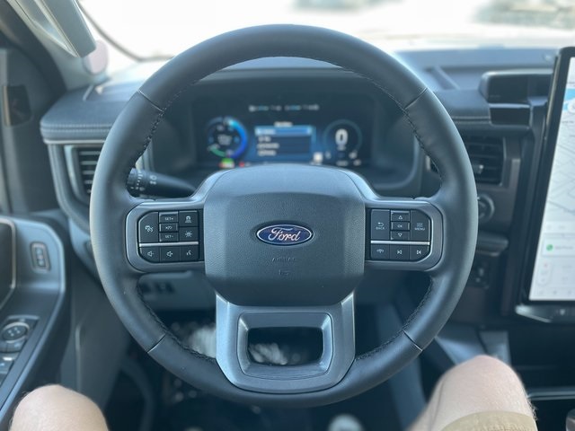 2025 Ford F-150 Lightning Flash photo 21