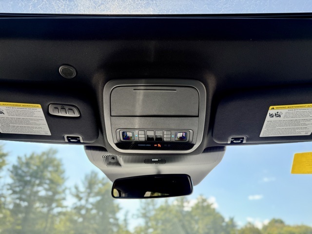 2025 Ford Explorer ST photo 21