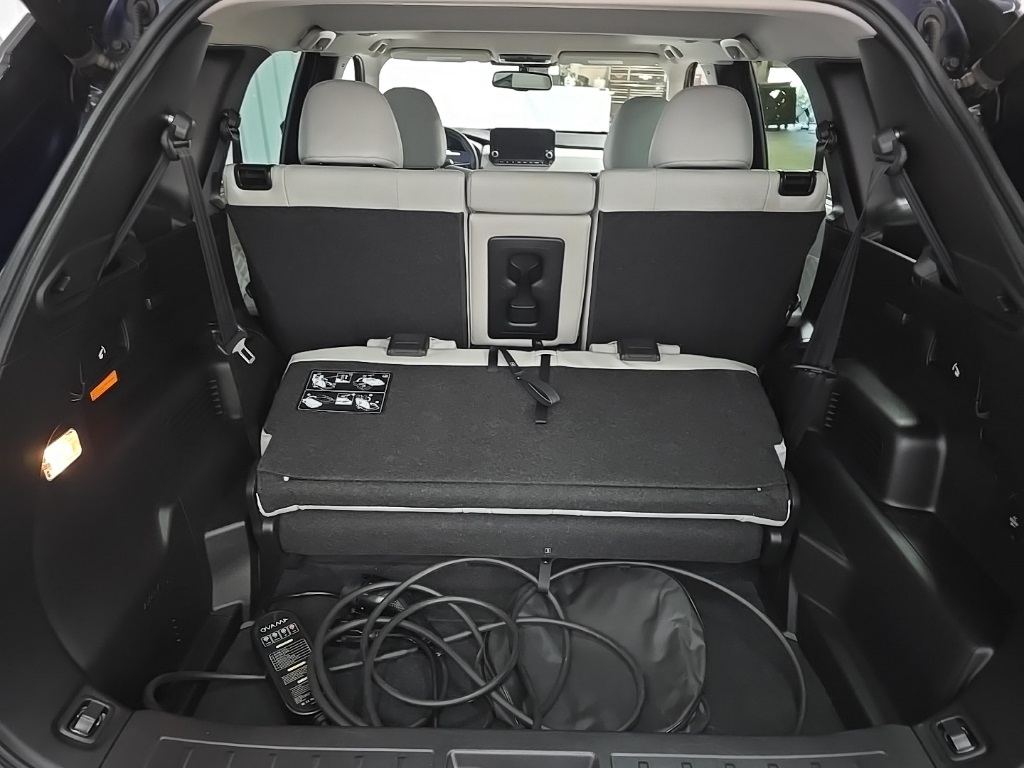 2023 Mitsubishi Outlander PHEV SEL photo 11