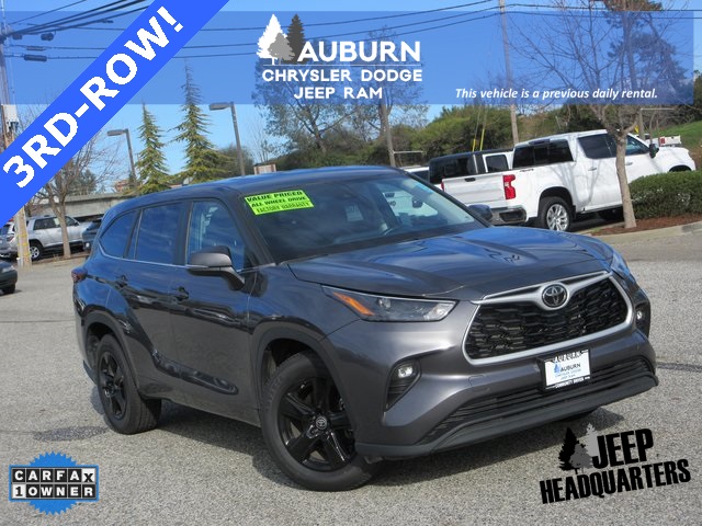 2024 Toyota Highlander LE's photo