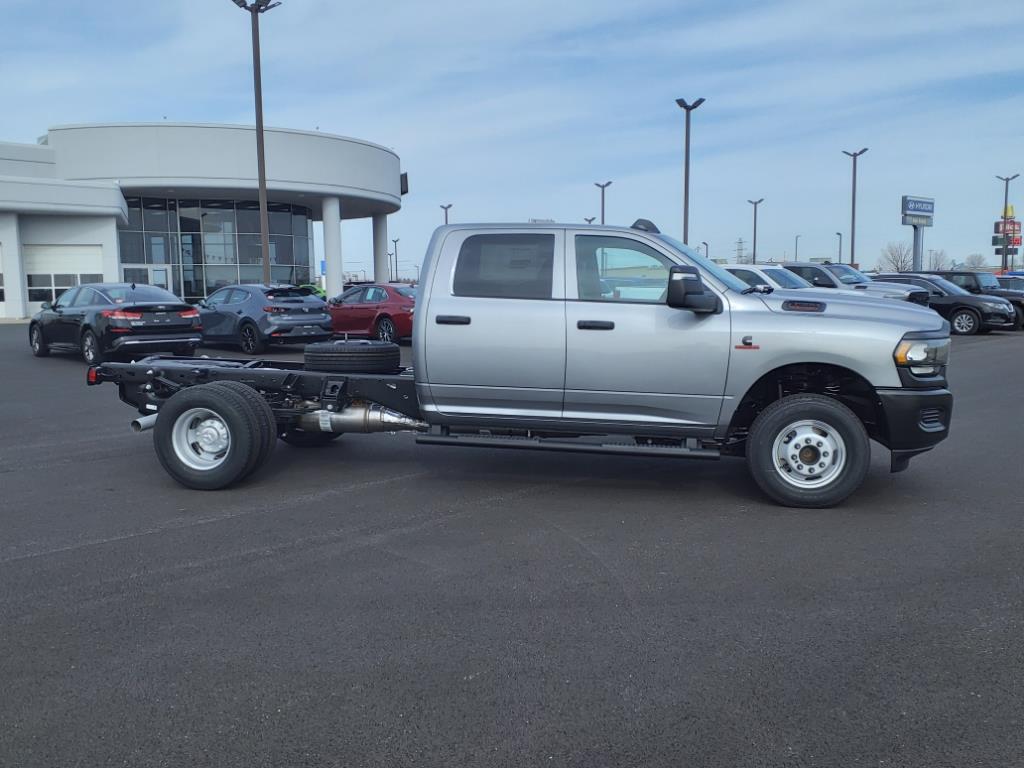 2024 Ram 3500 Tradesman photo 2